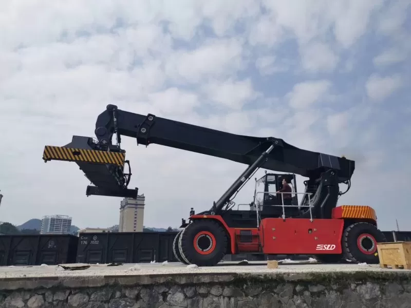 China SLD brand container reach stacker 5 layers handling
