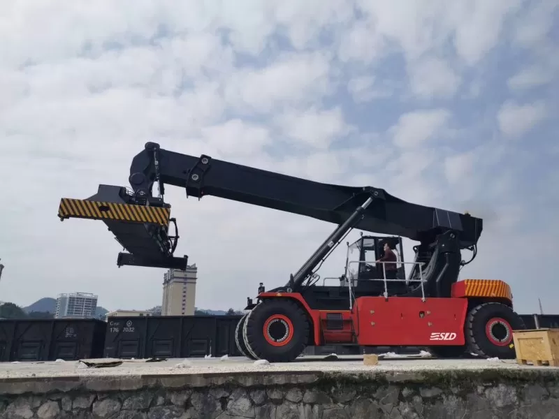 China SLD Brand 45 tons container reach stacker