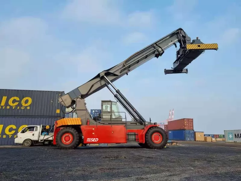 Why choose our SLD 45 ton container reach stacker