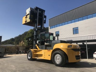 Heavy duty forklifts 12 ton ~35 ton from China has different market strategy