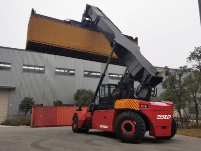 reach-stacker with top-lift spreader