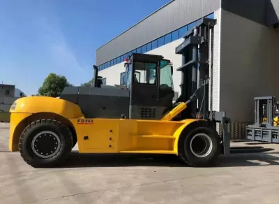 reach-stacker with top-lift spreader